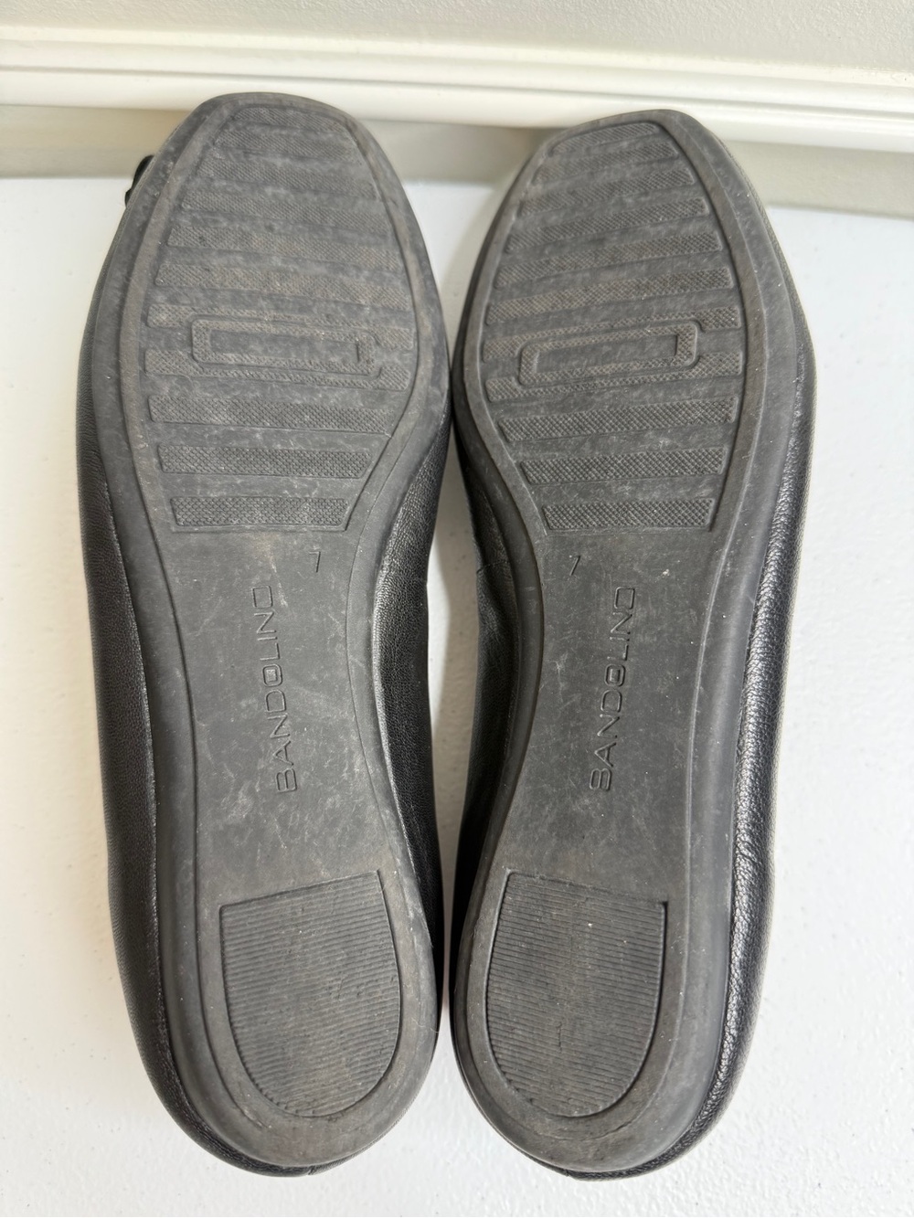 Women’s Bandolino Black Floral Embellishment Faux Leather Ballet Flats, sz 7 - Picture 10 of 11